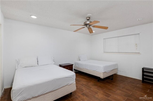 Building Photo - 15 El Rancho Rd