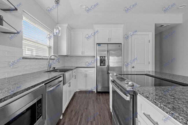 Building Photo - 806 N Broughton St
