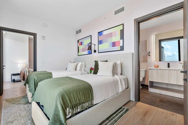 Building Photo - 398 NE 5th St