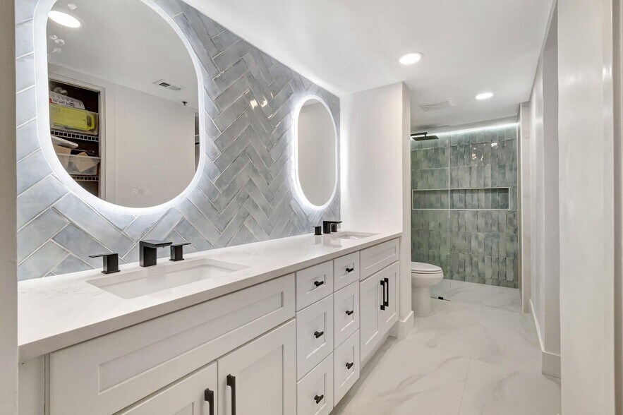 Building Photo - 6420 Boca del Mar Dr