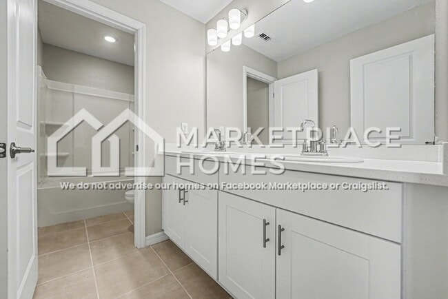 Building Photo - 2044 Rosewood Cir