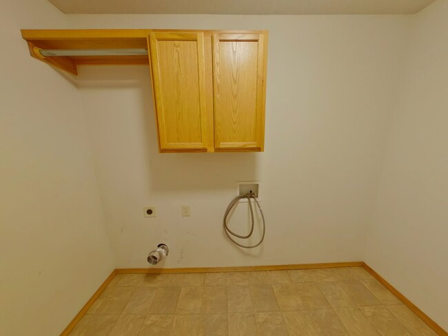 Building Photo - 804 N Longview Ct
