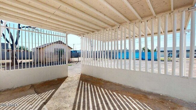 Building Photo - 2214 N 24th Pl