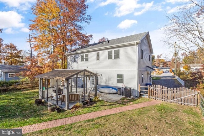 Building Photo - 2813 Woodlawn Trail