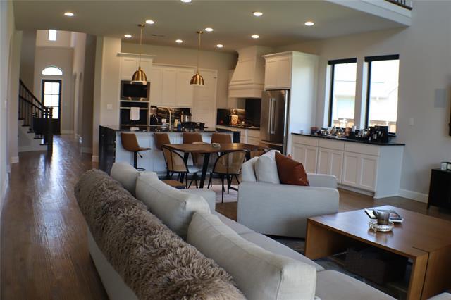 Building Photo - 8441 Wembley