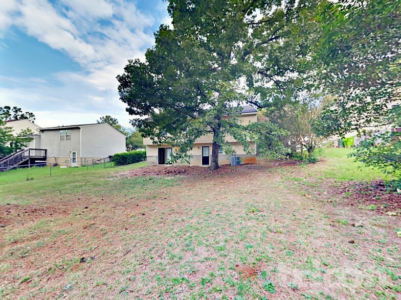 Building Photo - 111 Woodspur Rd