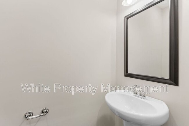 Building Photo - 541 Daventry Ct