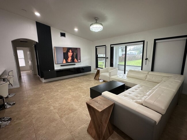 Building Photo - Modern 3-Bedroom Single-Family Home for Re...