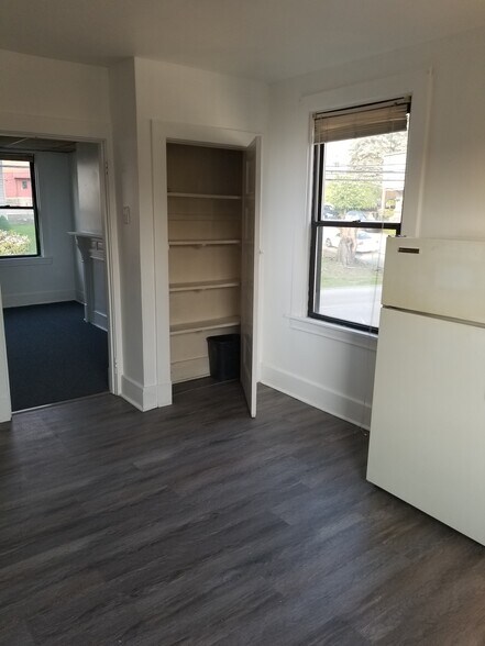 Kitchen - 2411 Mount Troy Rd