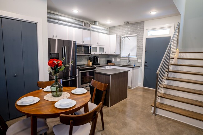 Building Photo - Brand new townhome offers the perfect blen...