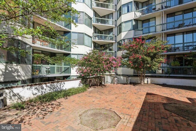 Building Photo - 955 26th St NW
