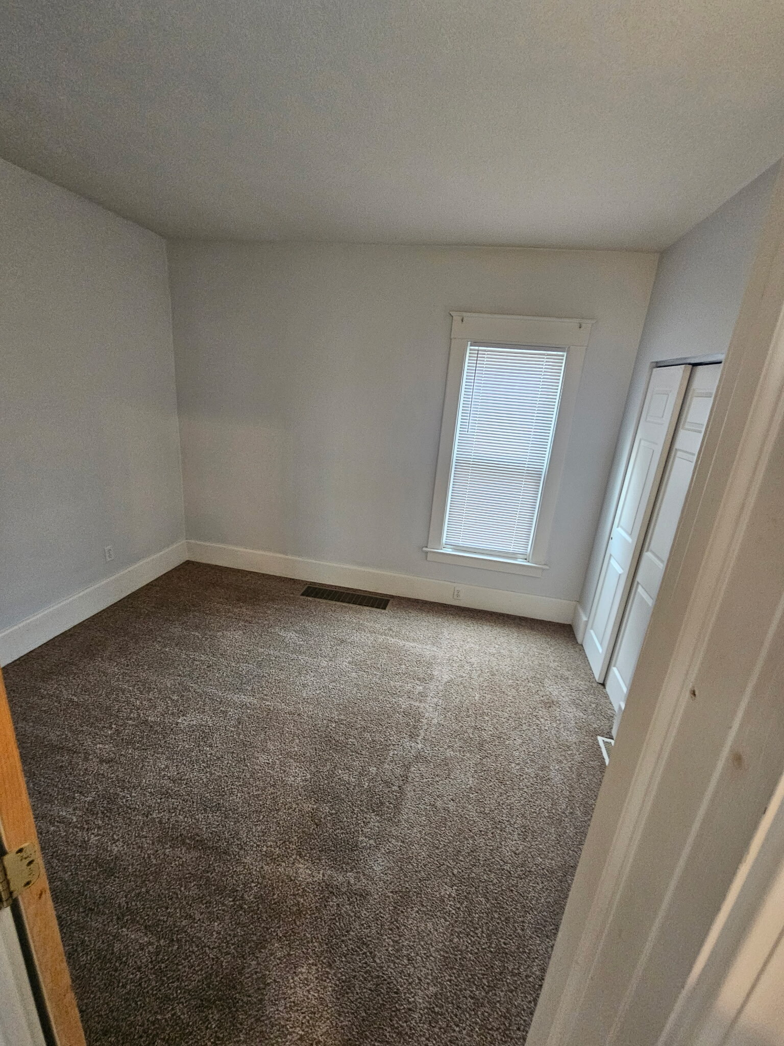 Building Photo - 1021 W 4th St