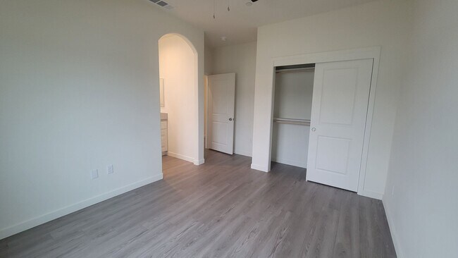 Building Photo - 6909 Elizabeth Ct