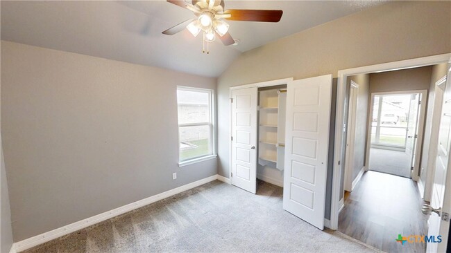 Building Photo - 809 Holliday Dr