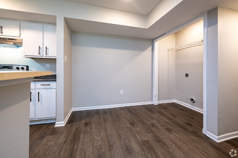 Building Photo - 2121 Lobdell Blvd