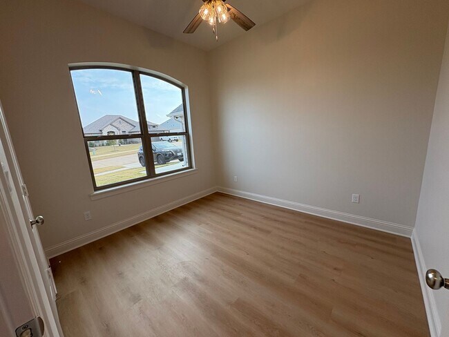 Building Photo - 368 Mary Cir