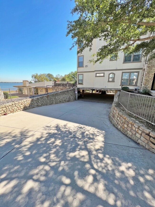 Building Photo - Great 2 Bdrm 2 Bath Condo in Lake Dallas Tx