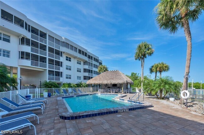 Building Photo - 12945 Vanderbilt Dr