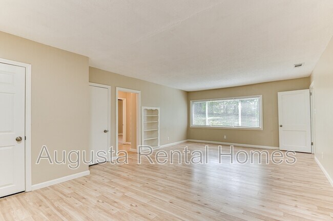 Building Photo - 2832 Cornelia Rd
