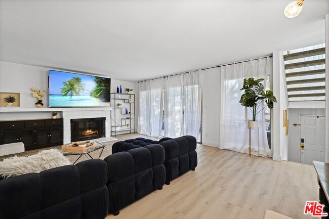 Building Photo - 5245 Coldwater Canyon Ave