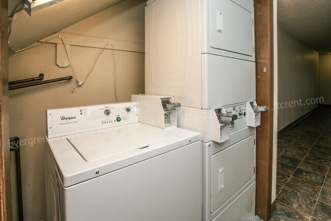 Building Photo - 348 Terri Dr