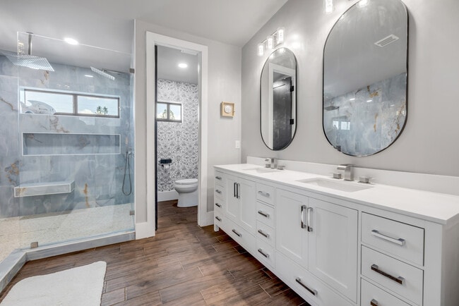 Building Photo - 1707 N Peninsula Ave