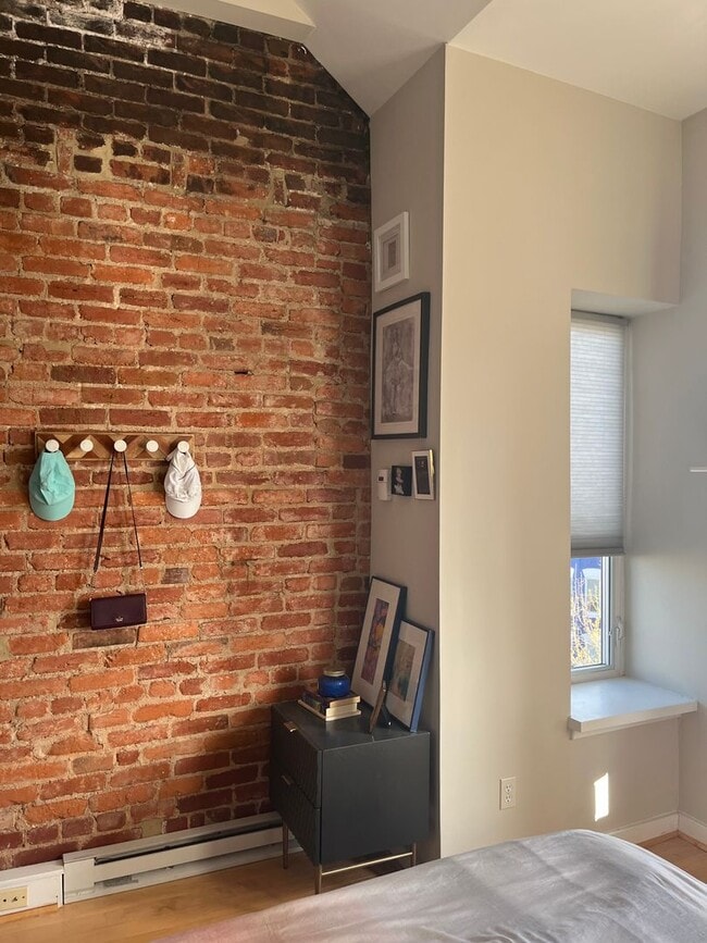 Building Photo - Bright 1BR in Bloomingdale – $1,800/mo | P...