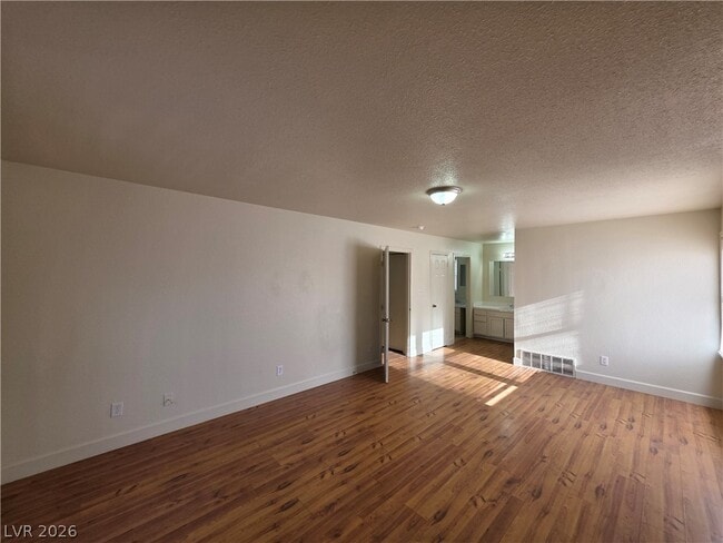 Building Photo - 1590 Mustang Dr