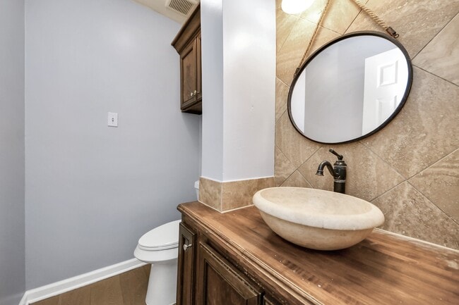 Building Photo - 23927 Verngate Dr