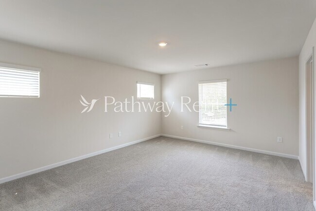 Building Photo - 608 Mackenzie Cv