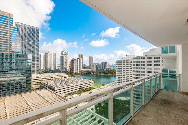 Building Photo - 950 Brickell Bay Dr