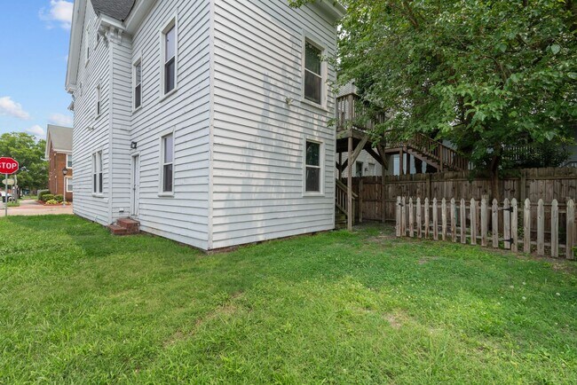 Building Photo - 635 South St