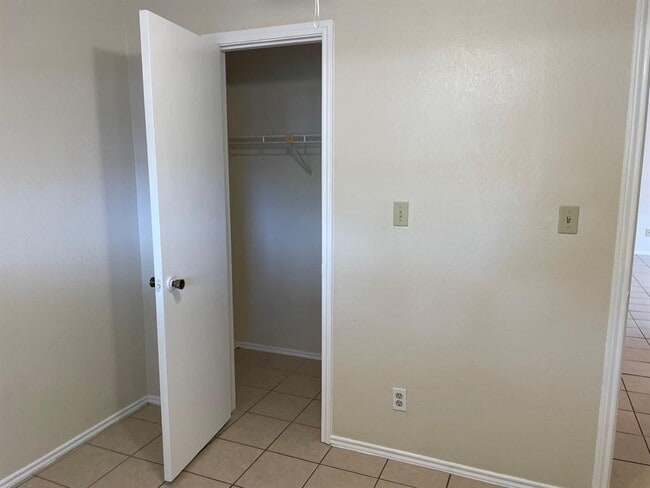 Building Photo - 16037 Fitchburg Cir