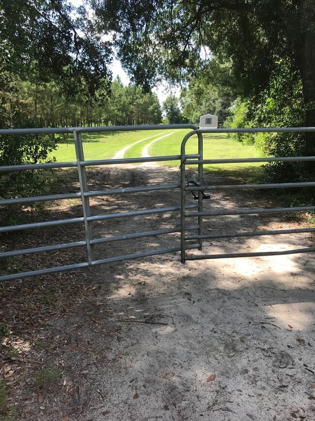 Building Photo - Singlewide in the country