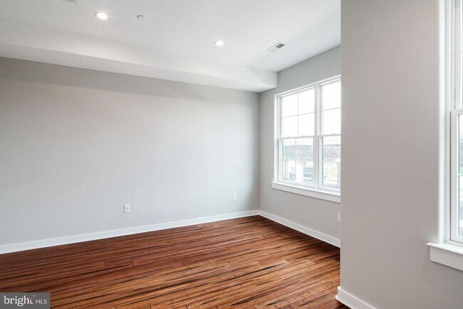 Building Photo - 1512 S 25th St