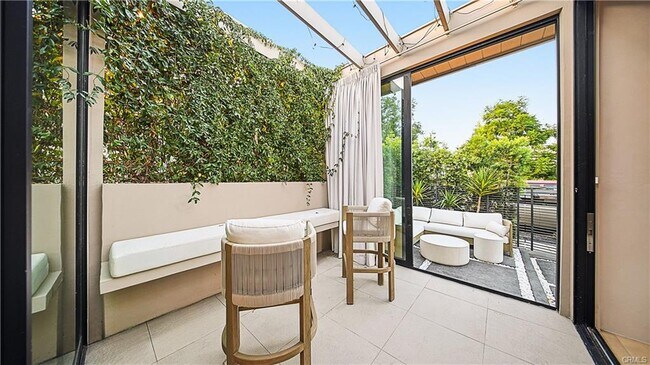 Building Photo - 8840 Ashcroft Ave