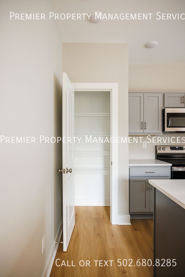 Building Photo - 966 Samuel St