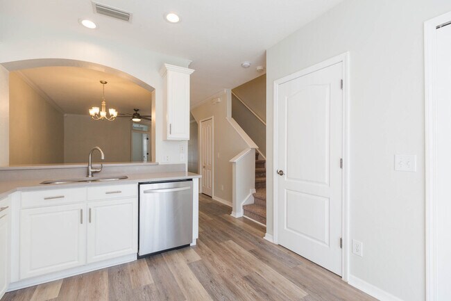 Building Photo - 5808 Fishhawk Ridge Dr