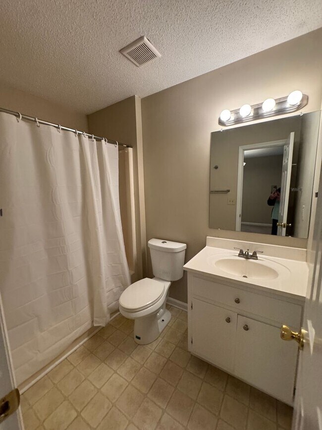 Building Photo - 4402 American Dr