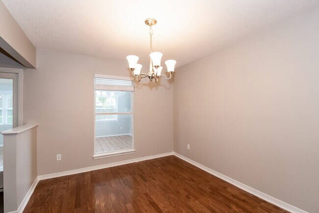 Building Photo - 11544 Oak Park Dr