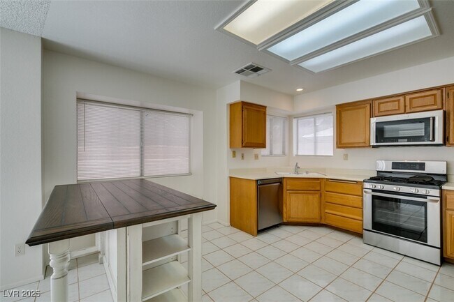 Building Photo - 1101 E Adelman Dr