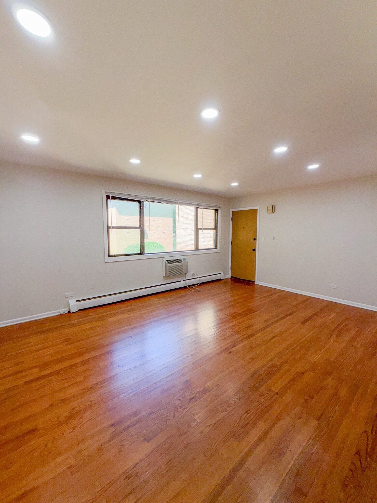 Building Photo - 9012 Lamon Ave