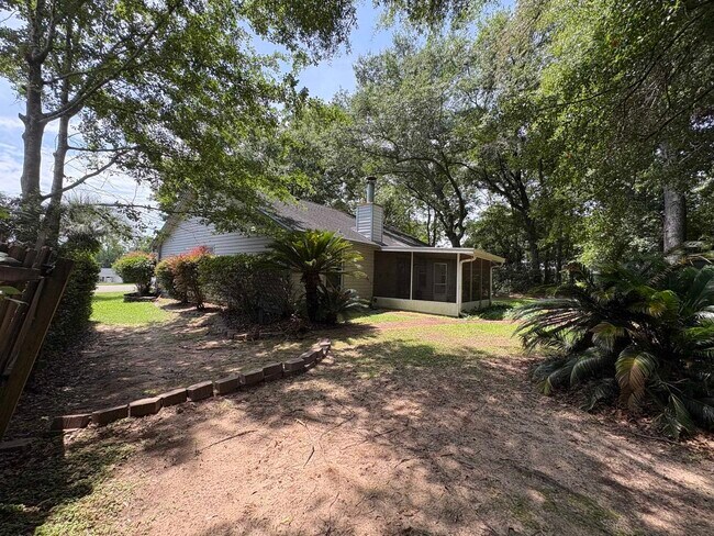 Building Photo - 460 Merlin Ct