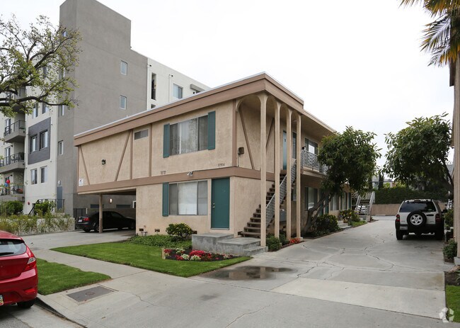 Building Photo - 11916 Courtleigh Dr