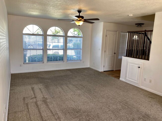 Building Photo - Parkside Townhome