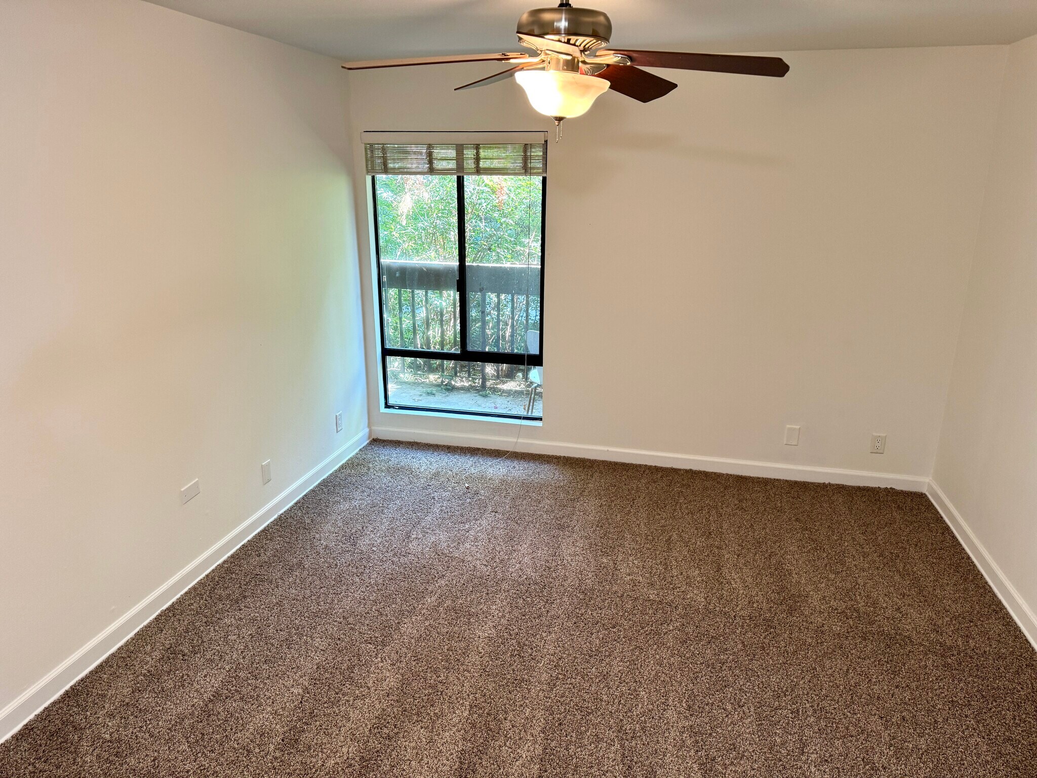 Bedroom 1 - 950 N Kings Rd