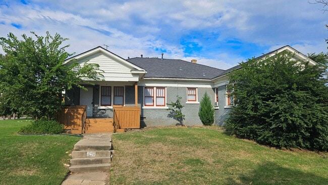Primary Photo - Duplex in the heart of historic NW OKC!