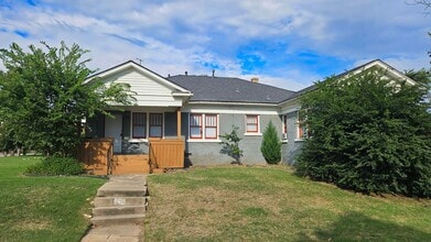 Building Photo - Duplex in the heart of historic NW OKC!