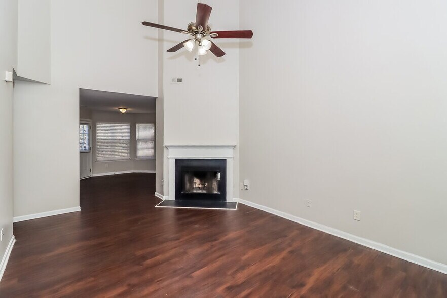 Building Photo - 7103 Fox Point Dr