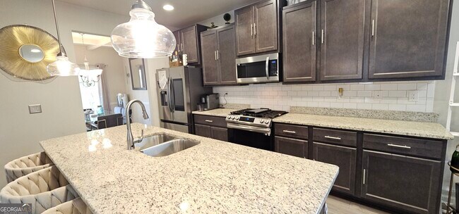 Building Photo - 684 Armitage Way